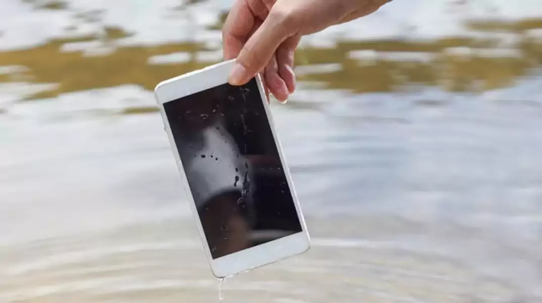 خارج كردن سريع گوشي از آب